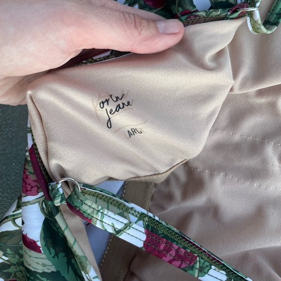 Kortni Jeane Raspberries V crop size Large - Picture 3 of 3